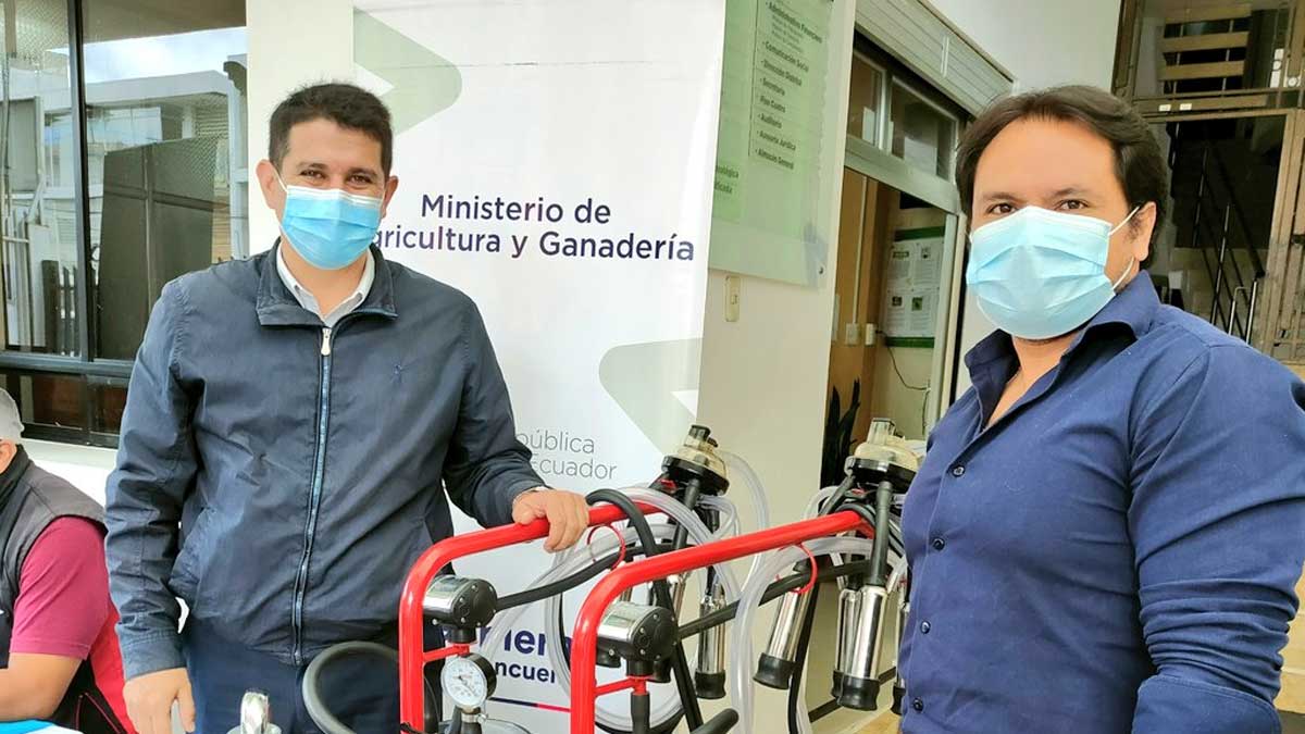 MAG entrega paquetes tecnológicos pecuarios a productores de la provincia