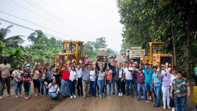 Prefectura dio inicio al asfaltado de dos nuevas carreteras