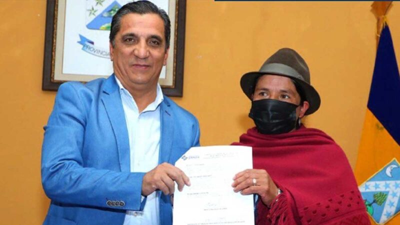 Prefectura suscribió convenios para fomento productivo con pequeños productores