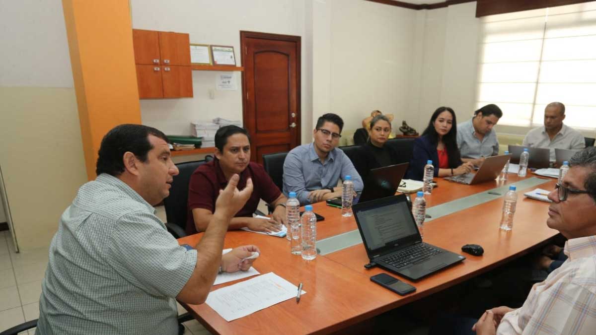 Prefectura y Empresa Pública de Agua articulan acciones en beneficio de los agricultores