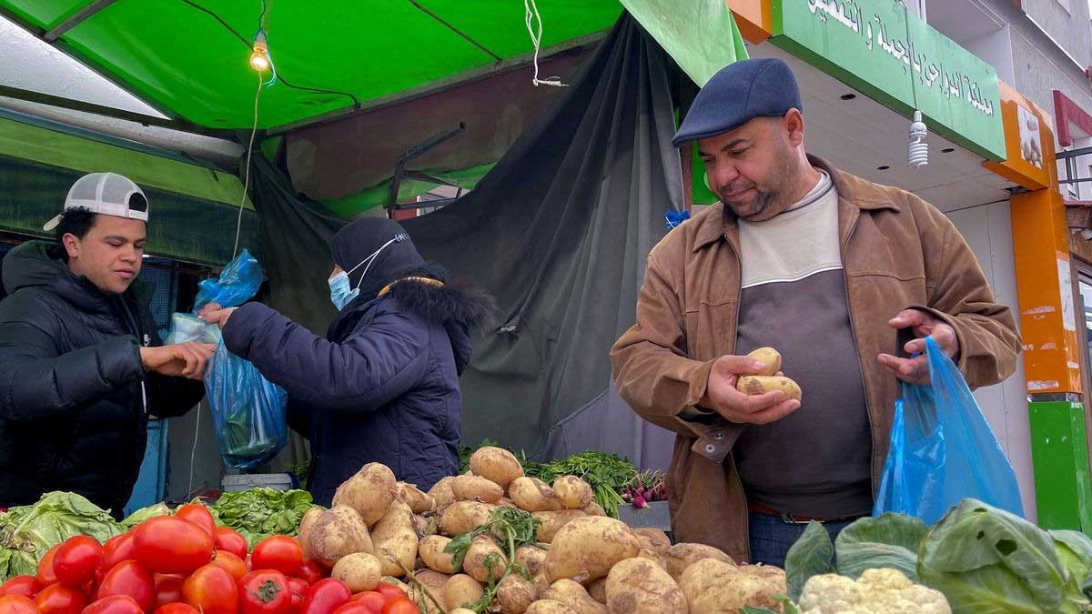 Túnez subirá los precios de algunos alimentos tras las protestas de los agricultores