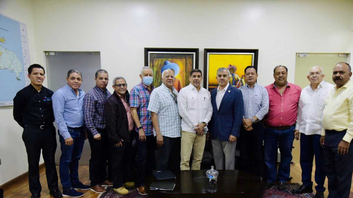 Agricultura y sector avícola desmienten alza precios del pollo