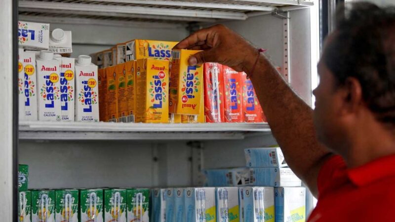 Amul de India insta a Modi a retrasar la prohibición de popotes de plástico y cita el impacto en los productores de leche