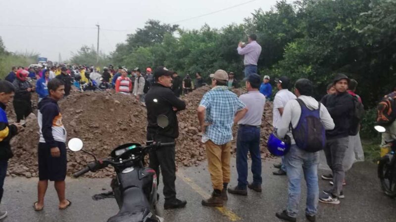 Bananeros bloquearon vías sumándose al paro nacional tras la crisis que vive el sector