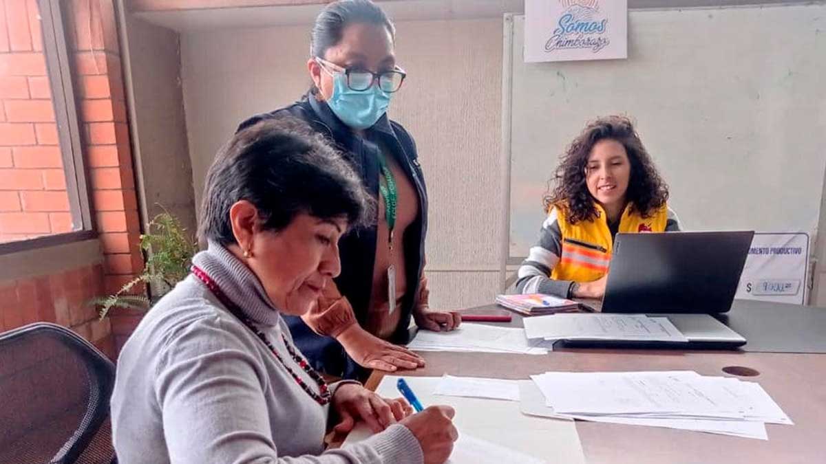 Emprendedores son beneficiados con créditos