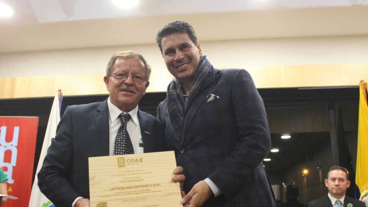 Prefecto y Embajador de la Unión Europea conocieron las instalaciones donde se produce el mejor cacao  fino de aroma