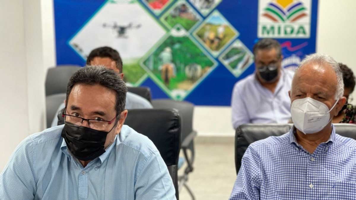 Ministro Valderrama y sector cárnico del país revisan normativas fito zoosanitarias