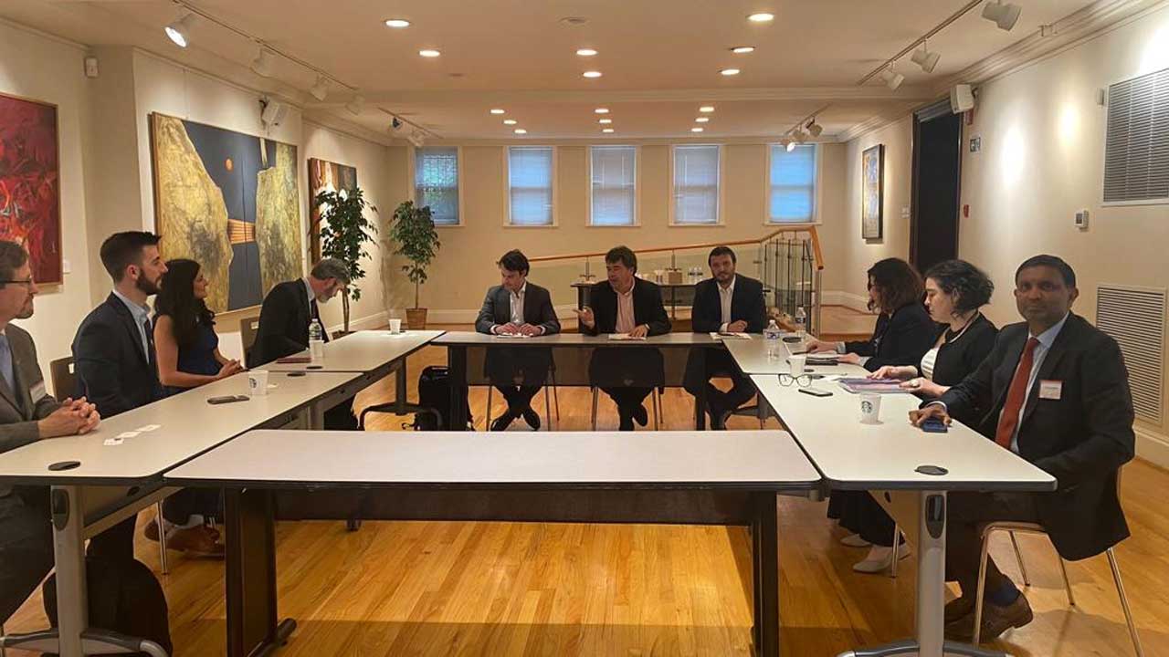 Ministro Valenzuela se reunió con equipos de la NASA para profundizar trabajo en conjunto con CIREN e INIA enfocado en la agricultura de precisión