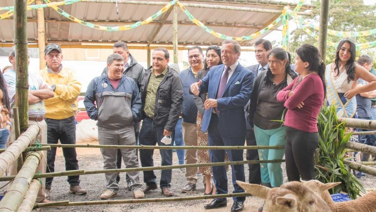 Prefecto Jaime Guevara recorrió la Expo Feria Fátima 2022