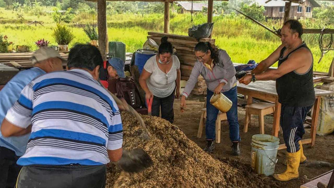 Prefectura brinda capacitaciones a productores del Cantón Mera