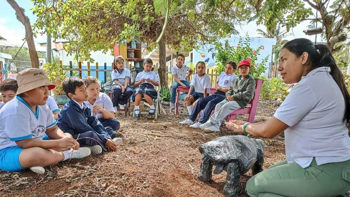 Alumnos reciben clases experienciales dictadas por la DPNG