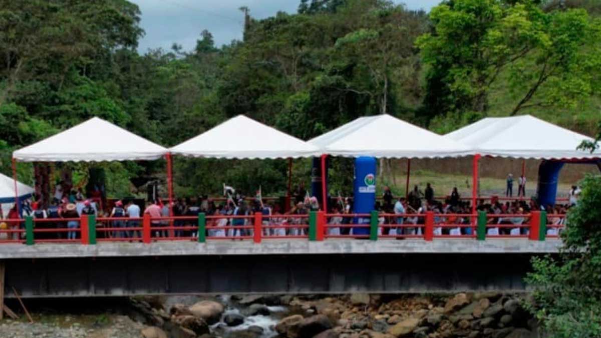 Construcción de puente facilita el transporte de productos