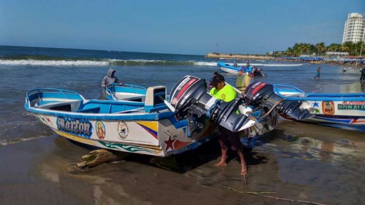 En Playas, se ven afectadas las áreas de pesca por la basura