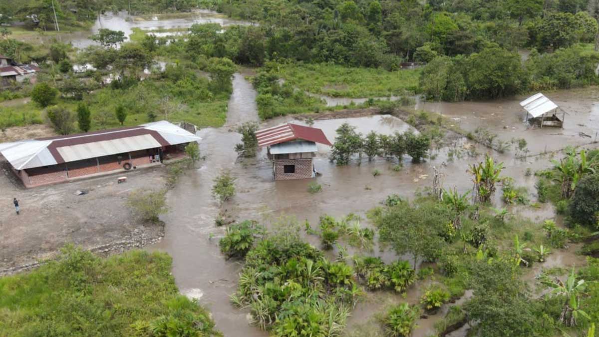 Familias afectadas por el desbordamiento del río Pastaza reciben ayuda