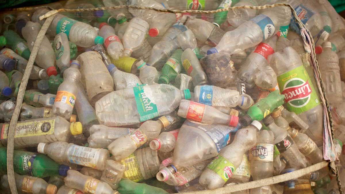 India prohíbe el plástico de un solo uso para combatir la contaminación