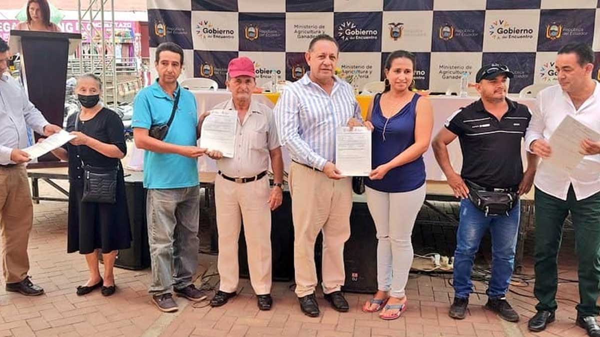 Productores de Manabí fueron beneficiados con títulos de propiedad de sus tierras