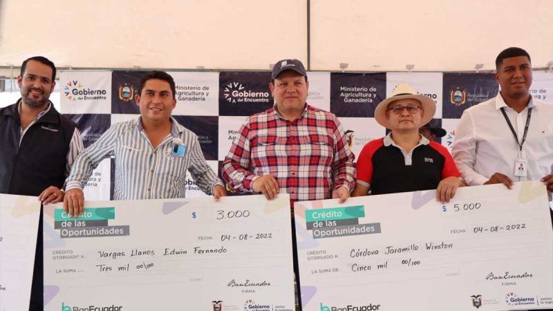 Más 200 familias productoras de Esmeraldas reciben beneficios del MAG