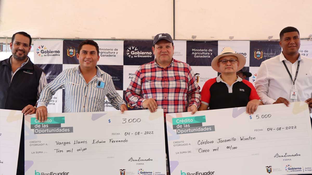 Más 200 familias productoras de Esmeraldas reciben beneficios del MAG