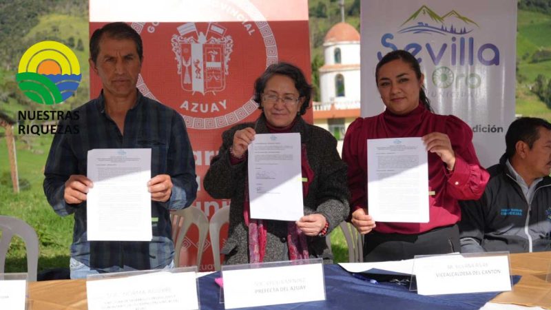 Prefectura entrega maquinarias a productores de leche del cantón Sevilla de Oro