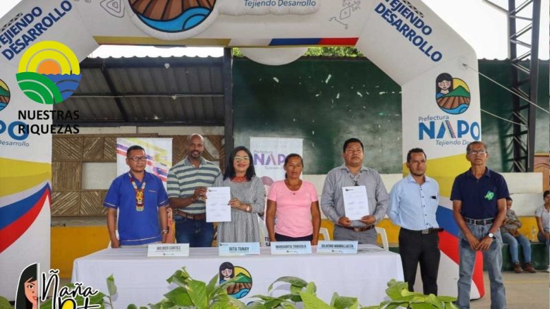 Se entregaron plantas de cacao a diferentes parroquias