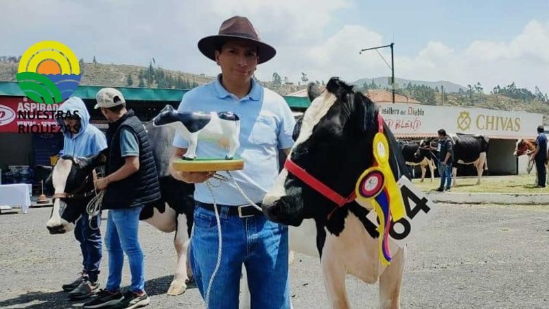 Ganaderos de Cotopaxi, que forman parte del Proyecto de Mejoramiento Genético