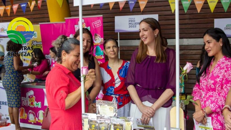 Primera feria de mujeres emprendedoras “Pro Mujeres” se desarrolló en la perla del pacífico 