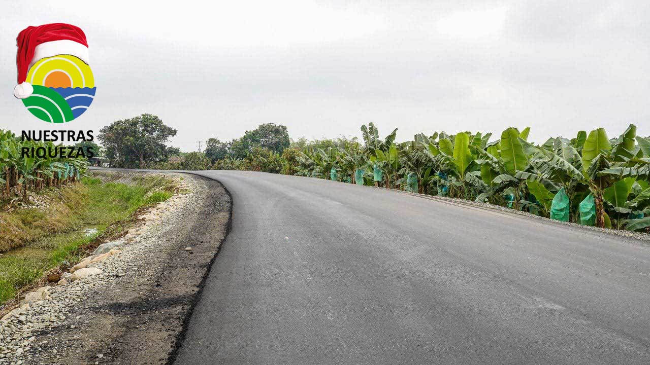 El trabajo del prefecto de los Ríos Johny Teran continúa, al igual que los avances del asfaltado de la carretera Caracol