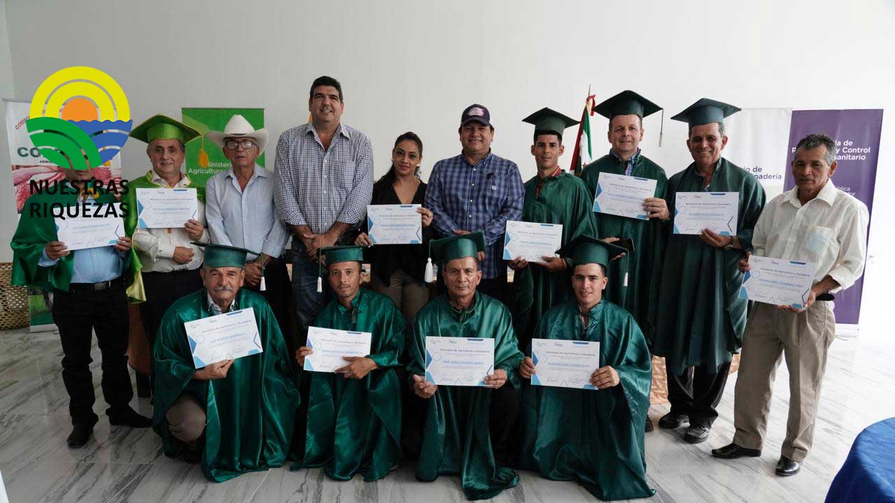 Más de 270 productores de Manabí reciben beneficios del MAG