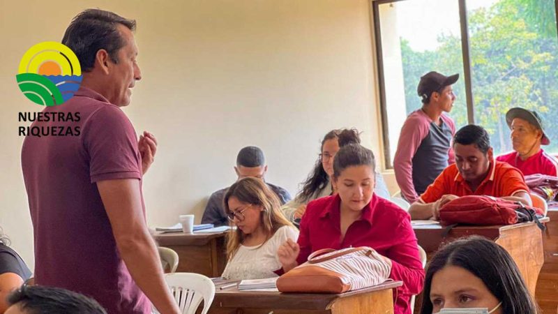 Prefectura de Manabí fomenta la formación del productor 