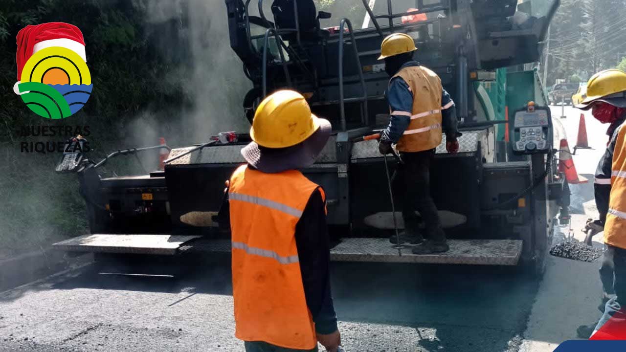 Prefectura de Pichincha avanza con los trabajos de repavimentación de la vía Intervalles
