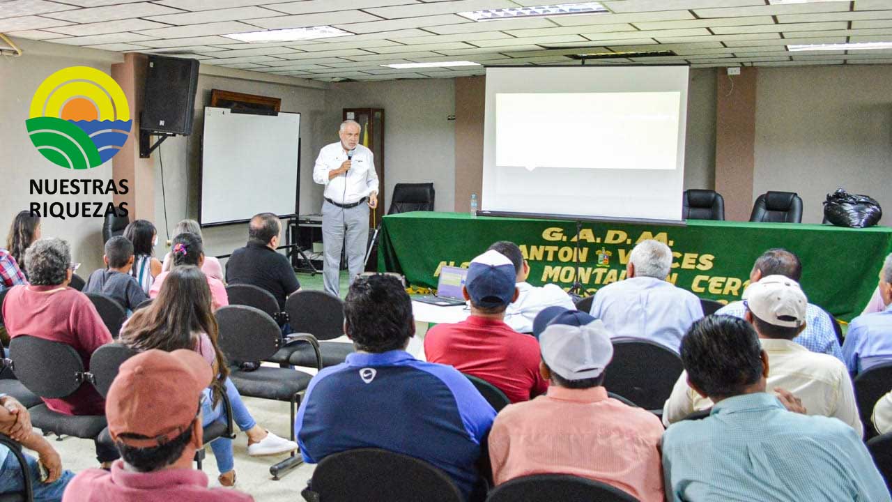Técnicos de entidades gubernamentales se capacitan en cuidados de cultivos 