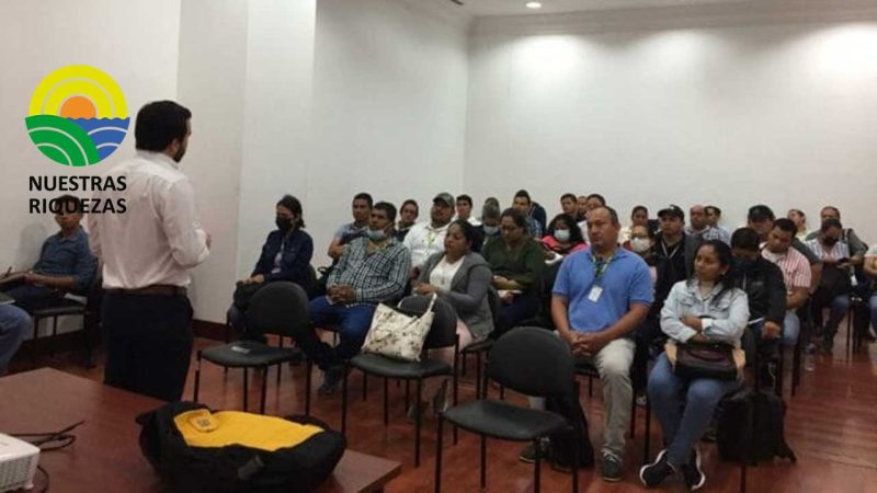 Empresa privada capacita a productores en manejo de suelos 