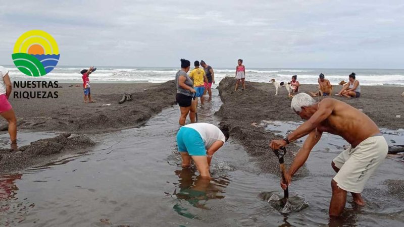Habitantes de varios sectores de Muisne