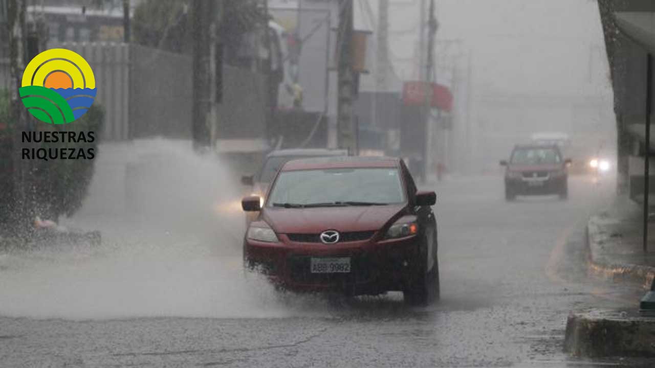 Los riesgos naturales de Ecuador no solo se limitan a los volcanes; se monitorea posibles tsunamis, inundaciones, sequías 