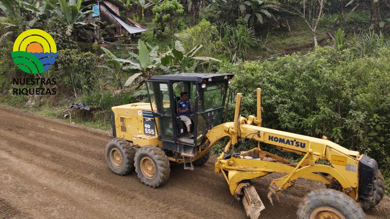 Prefectura del Azuay mejora vías