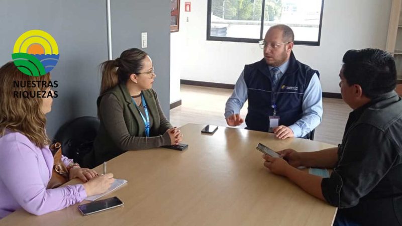 Trabajo coordinado entre el ministerio de turismo y registro civil para capacitar al sector turístico