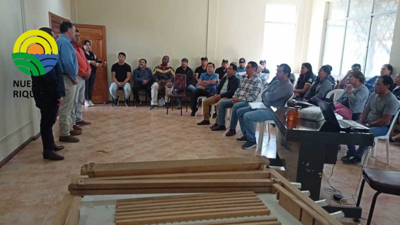 Apicultores de la cuenca del Paute se capacitan en métodos para mejorar la producción de miel