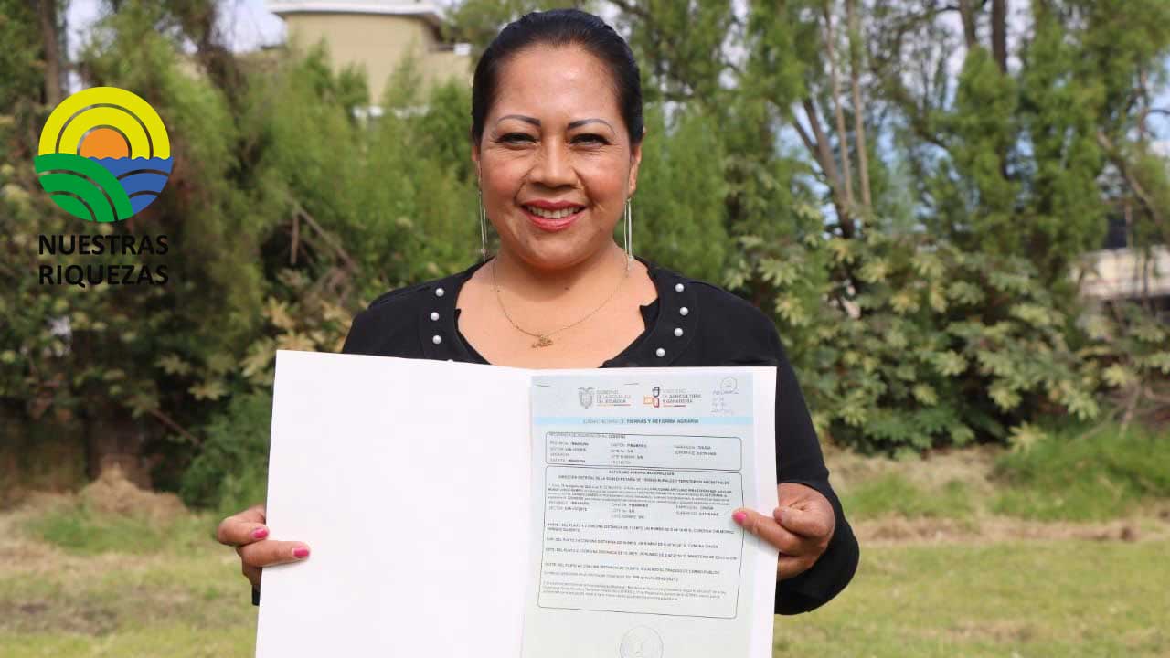 Casi 700 productores de Imbabura se benefician con motocultores, títulos de tierras y créditos