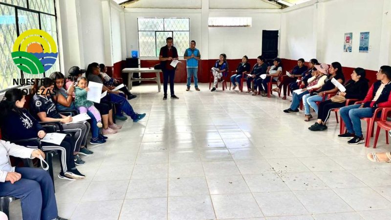 En Celica, productores aprenden el manejo de aves de corral