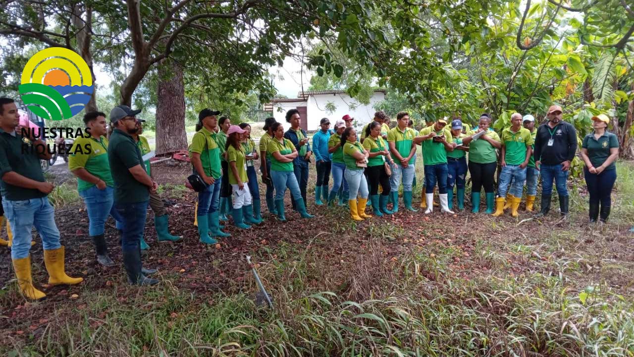 Iniap capacita a estudiantes universitarios