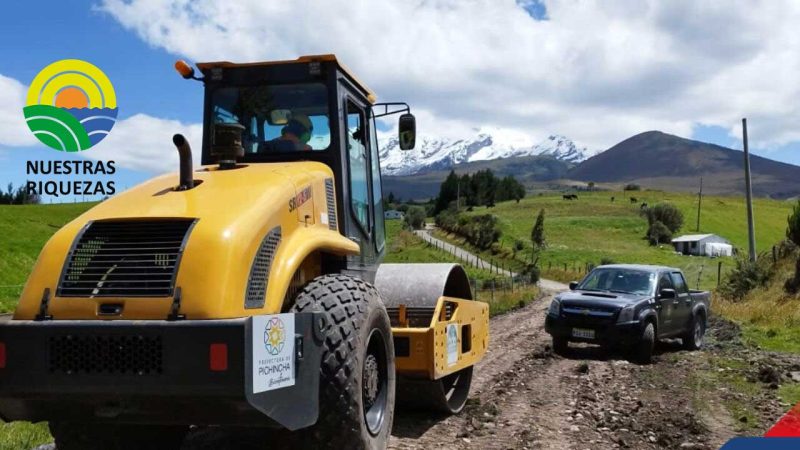 La Prefectura de Pichincha ejecutó la reconformación de 2.5 kilómetros de cunetas, calzada y rasanteo