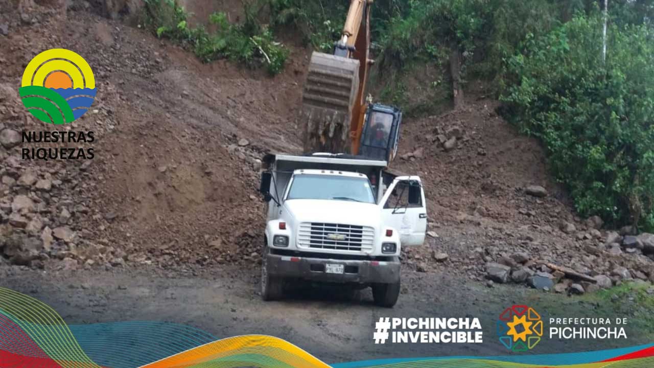Prefectura de Pichincha dio mantenimiento a la antigua vía a Santo Domingo de los Tsáchilas,