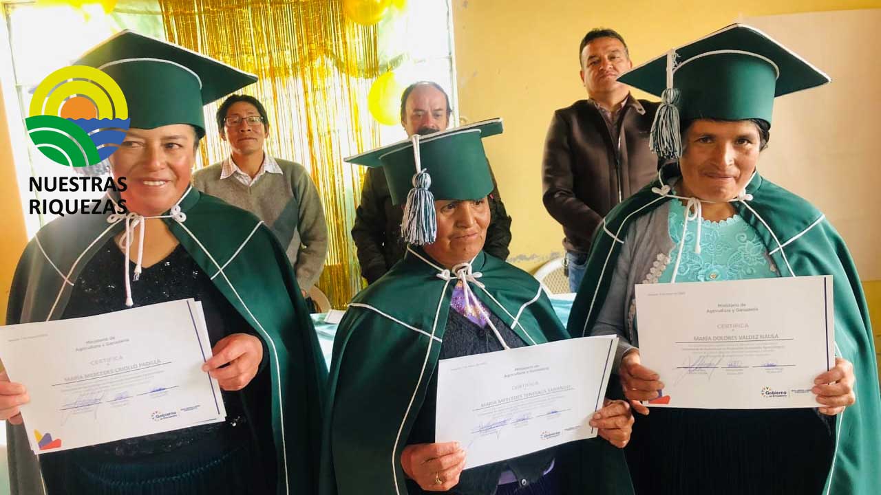 24 productores de Cañar se gradúan de las Comunidades de Aprendizaje y Escuelas de Fortalecimiento Productivo Pecuario