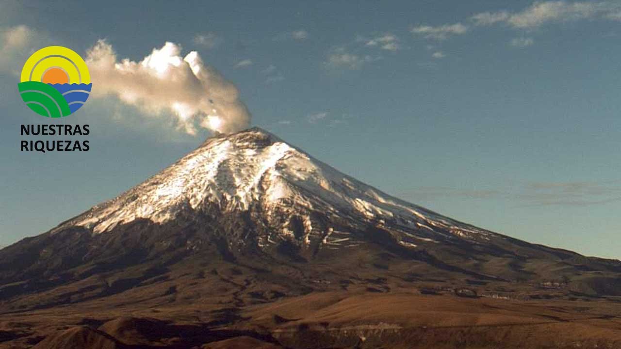 Columna de vapor y gases de 1.500 metros se alzó sobre el Cotopaxi