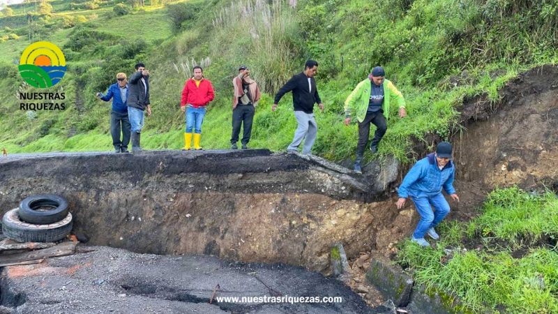 Continúan las labores de búsqueda y rescate en Alausí