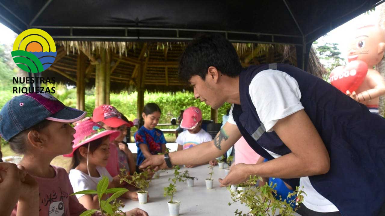 Prefectura de Santo Domingo interactua con los niños en temas ambientales
