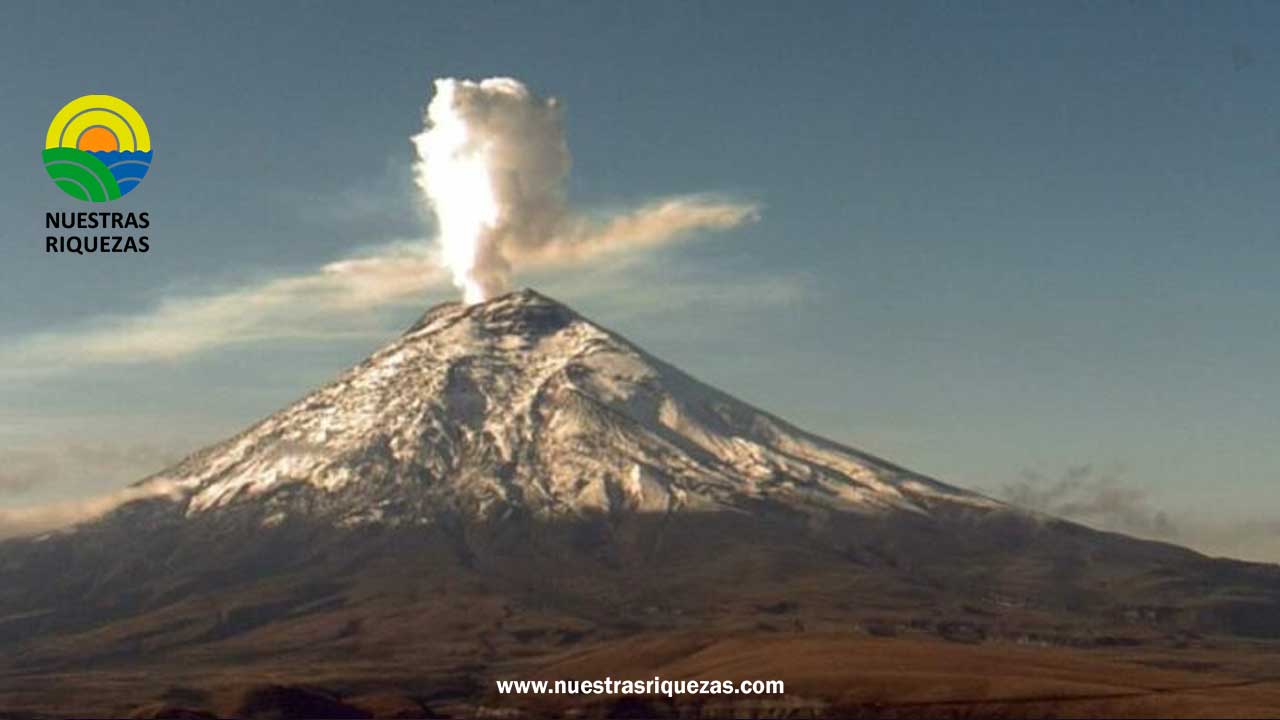 Cotopaxi: Se observó emisión de gases y ceniza