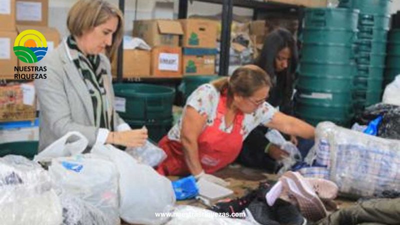 Familias damnificadas de Alausí reciben alimentos para 15 días