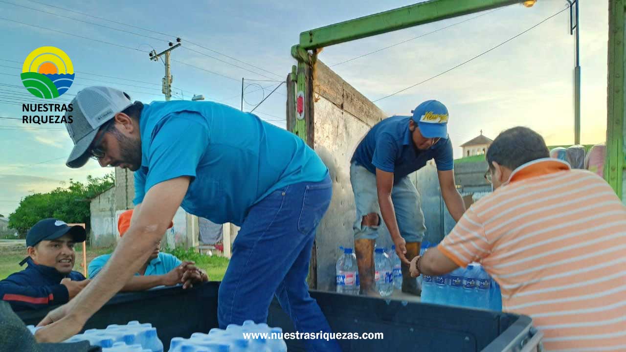 Frente a la emergencia suscitada por la temporada invernal la Directora Zonal 5, Isabel Tamariz, junto a su equipo técnico y demás instituciones Gubernamentales, recorrieron algunos sectores de la provincia, entregando donaciones de agua para la población de la comuna Tugaduaja, la cual  fue afectada por el crecimiento del río Tugaduaja. Además de víveres para las zonas afectadas en José Luis Tamayo en Salinas. La Autoridad del ministerio de ambiente  junto a otras entidades llegaron con ayuda humanitaria para las familias que se encuentran albergadas en la casa comunal de San Pablo.  También realizaron una evaluación técnica en la comuna Engunga y en San Pablo