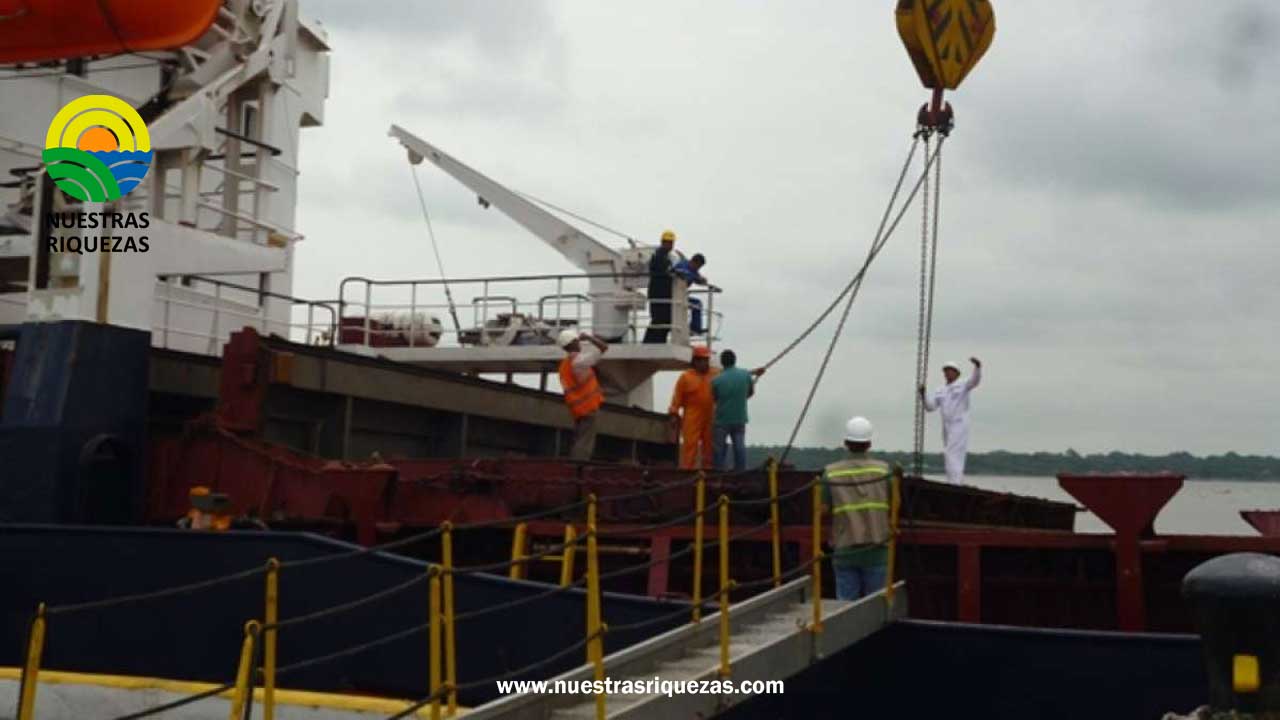 Gobierno declaró en emergencia al transporte marítimo de carga hacia las Islas Galápagos